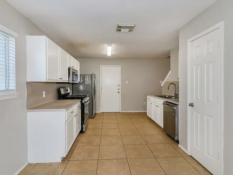 5006 Roth Forest Ln — Photo 8