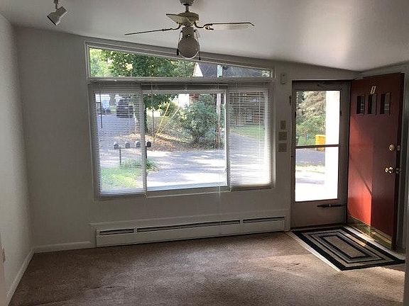 Foyer/Living Room