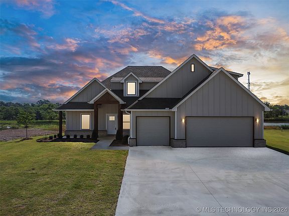 3rd image of 19081 Orchard Cir
