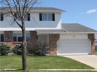 800A Cresthaven Dr, Cottage Grove, WI 53527