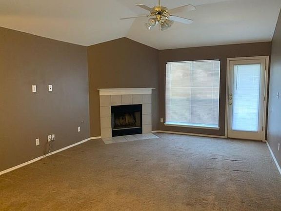 2nd image of 805 Dixon Ln