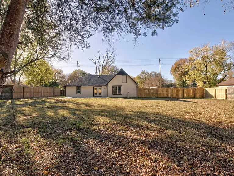 1048 Peterson Lake Rd — Photo 14