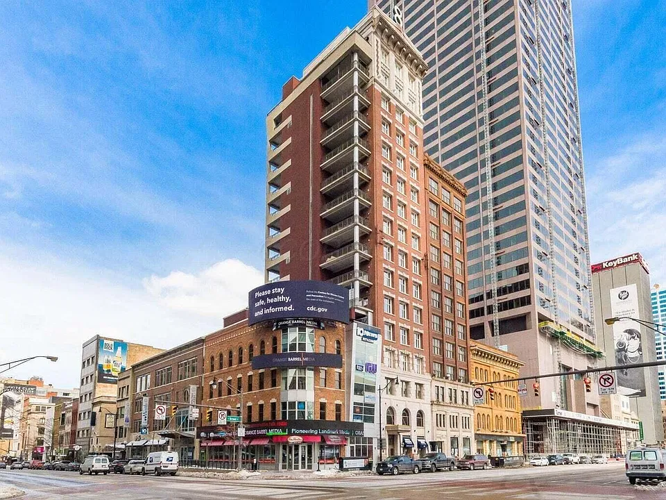 8 E Broad St #901