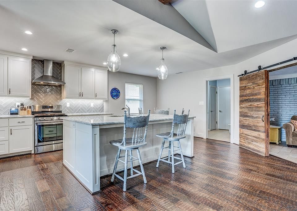 1st image of 3945 Clubway Ln
