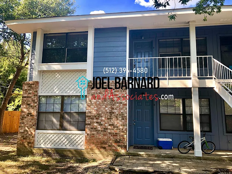 110 Lady Bird Lane — Photo 2