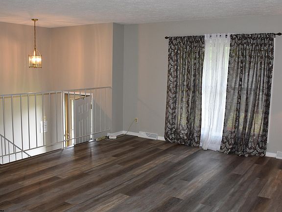 3rd image of 306 Pearcy Ave