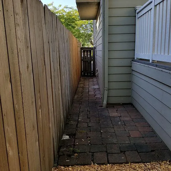 Alleyway entrace