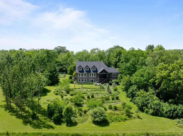 2541 South ROAD, Burlington, WI 53105