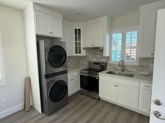 5th image of 10826 Floral Dr #10826