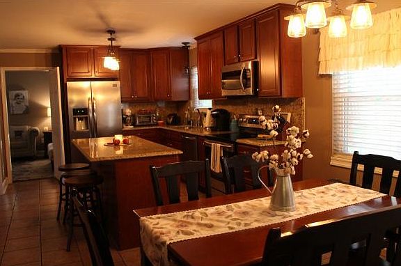 2nd image of 105 Oak Forest Dr