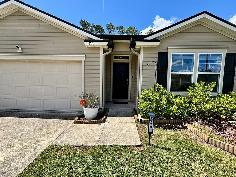 2270 Willow Springs Dr — Photo 2