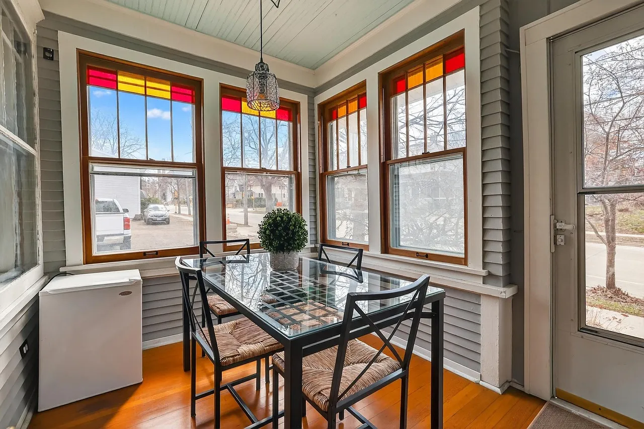 4 bed, 2520 sqft, $5,500 — Photo 3