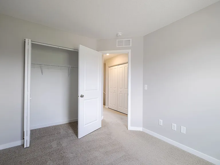 3431 Glenbrook Cir S — Photo 13