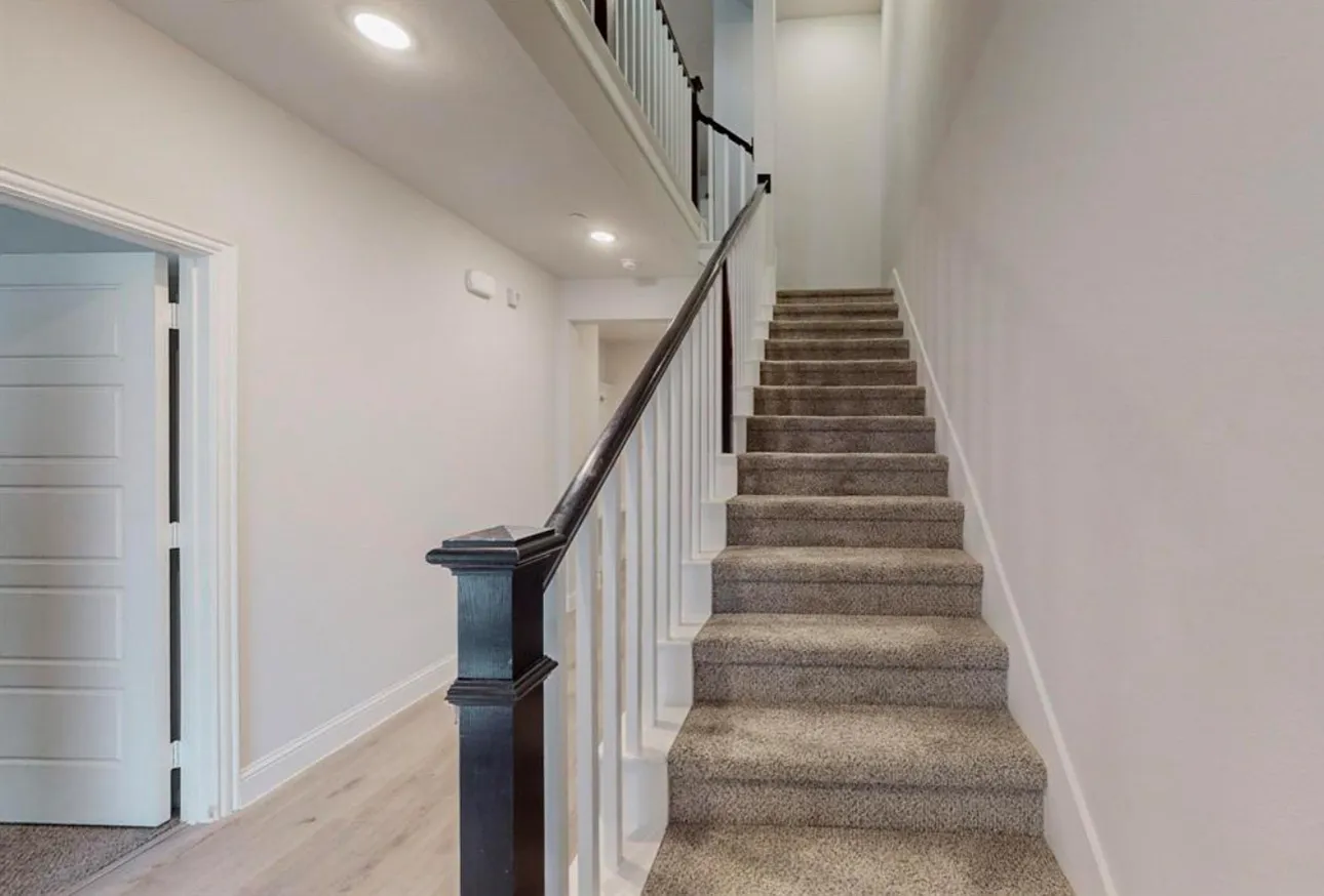 2510 Plumas Dr — Photo 3