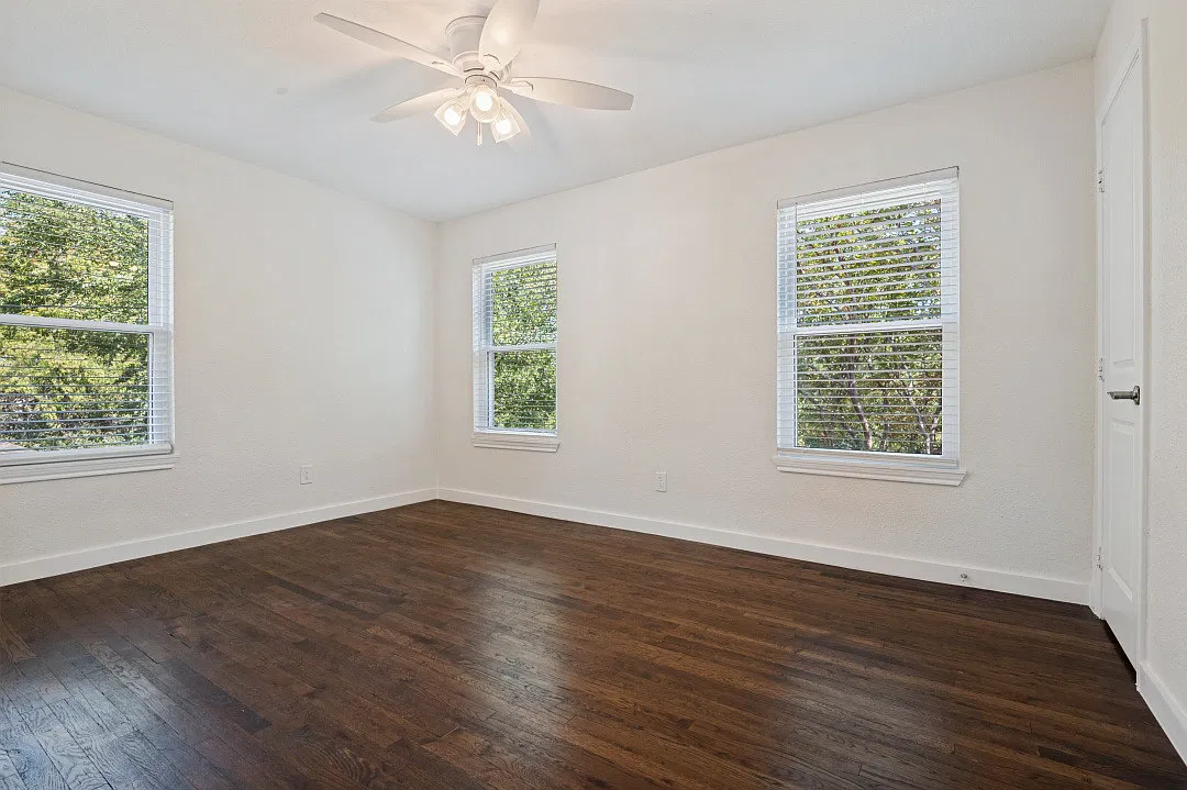 2 bed, 1.5 bath, 925 sqft, $1,795 — Photo 4