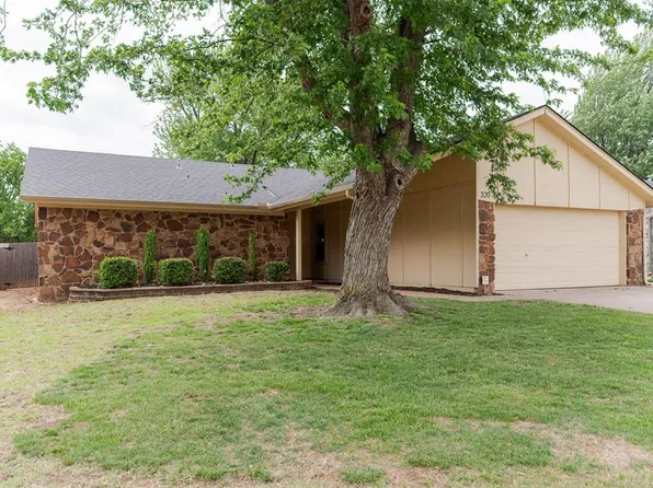 320 Elwood Dr, Edmond, OK 73013