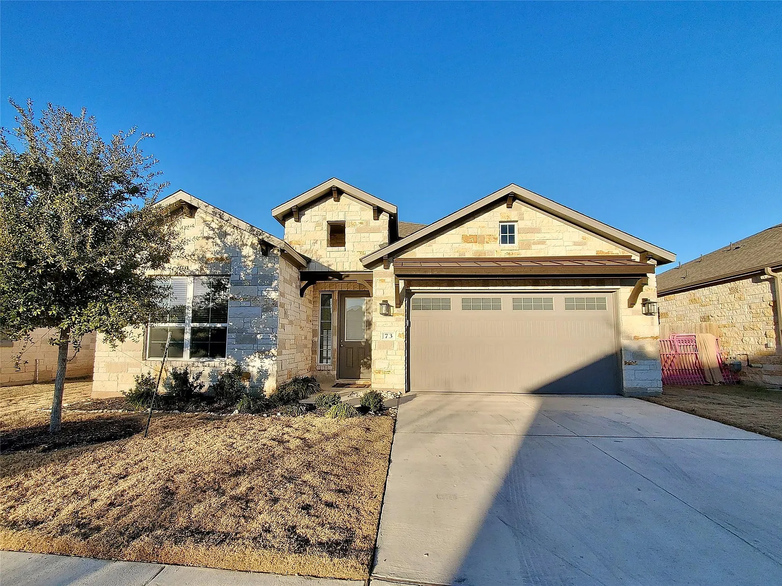 3 bed, 2.0 bath, 1641 sqft, $2,295 — Photo 2