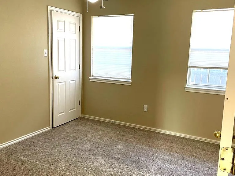 208 Coronado Cir — Photo 9