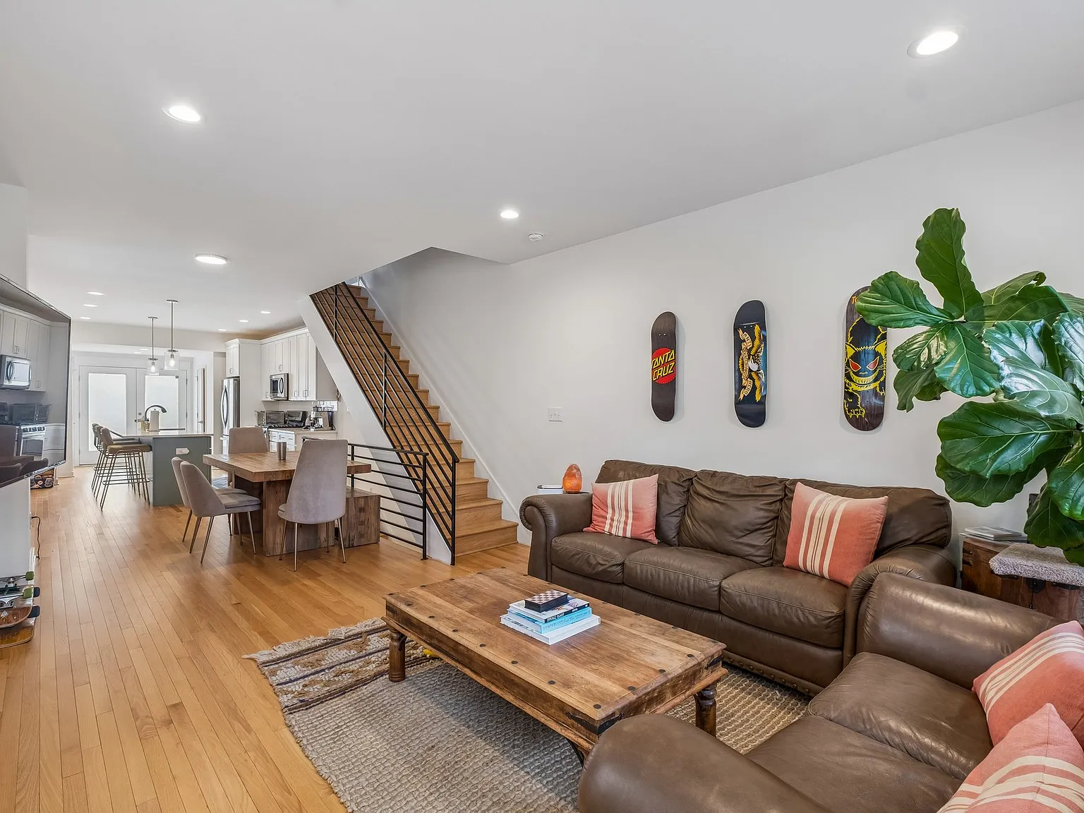 2 bed, 2.5 bath, 1731 sqft, $3,100 — Photo 2