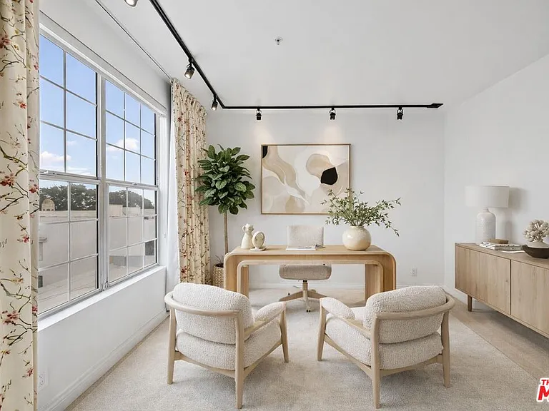 930 N Doheny Dr #317 — Photo 13