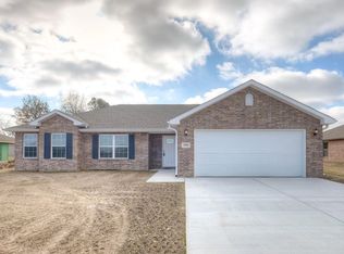 1004 Nicholas Ln, Carl Junction, MO 64834