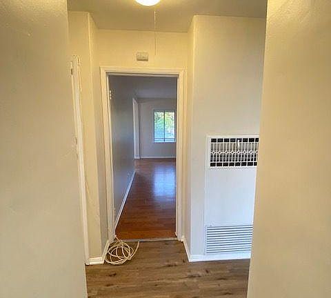 5th image of 4453 Linden Ave APT 4