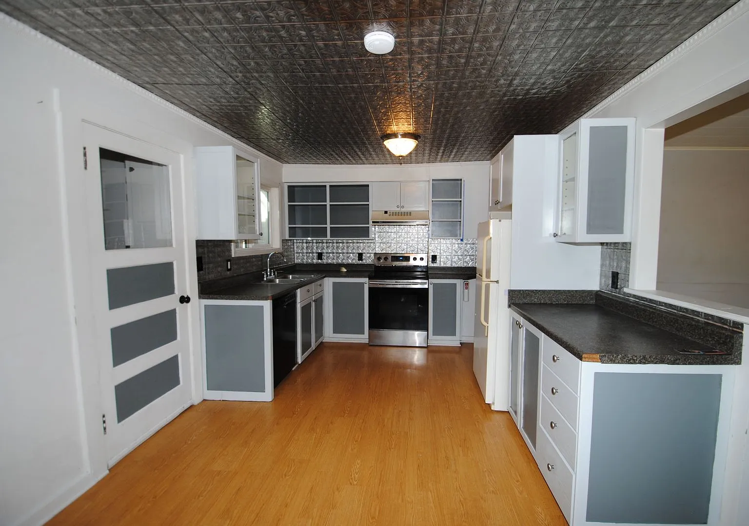 Spacious & Centrally Located 4 Bed / 3 Bath House For Rent — Photo 2