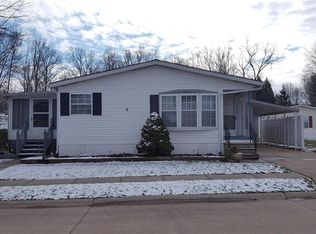 9 Schuberts Aly #9, Olmsted Falls, OH 44138