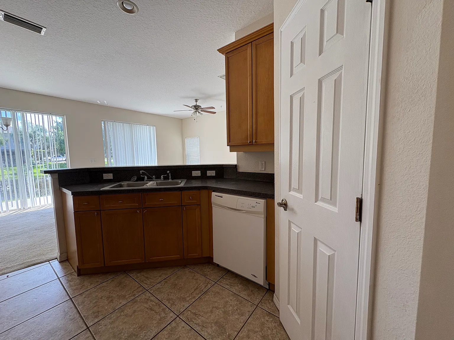 533 Pinebranch Cir — Photo 4