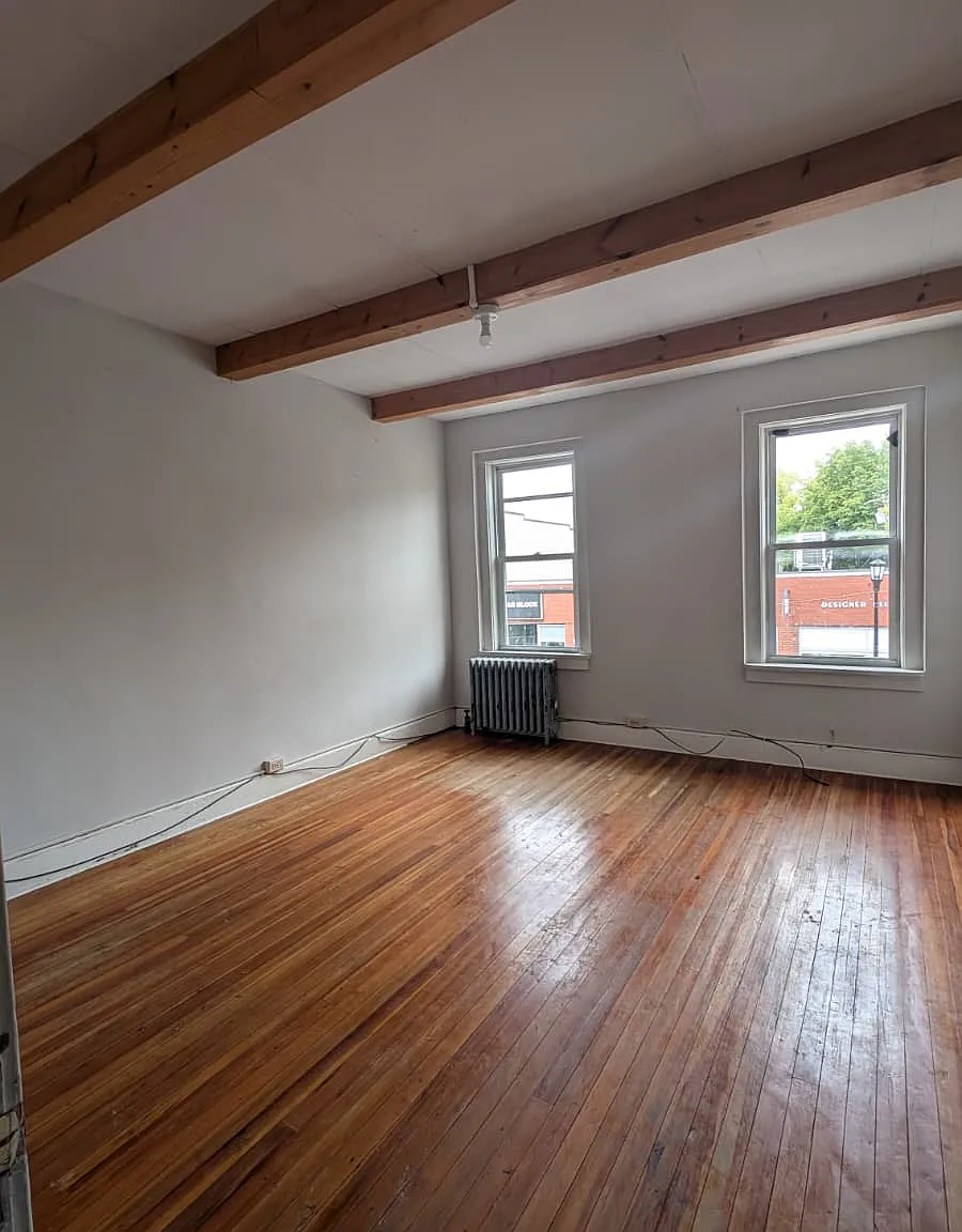 3 bed, $1,900 — Photo 1
