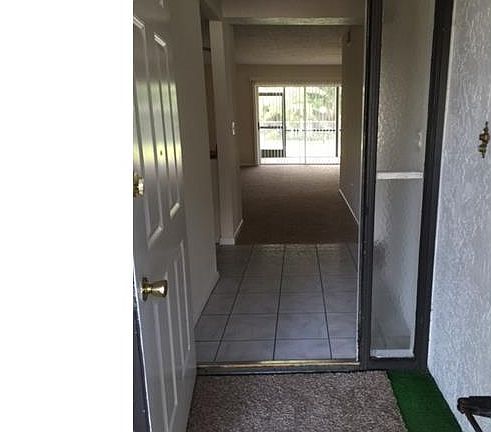 3rd image of 1118 SW 47th Ter APT 103