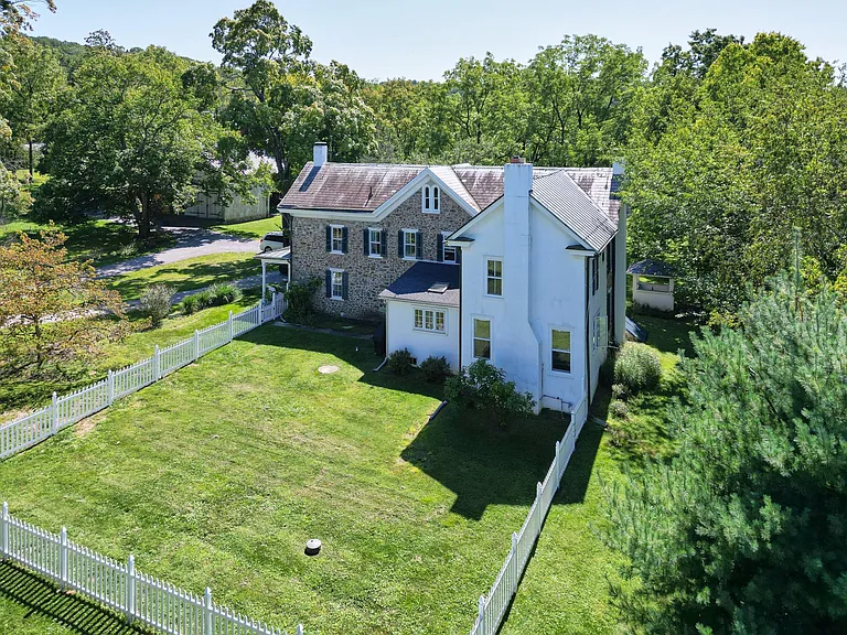 440 Lurgan Rd — Photo 13
