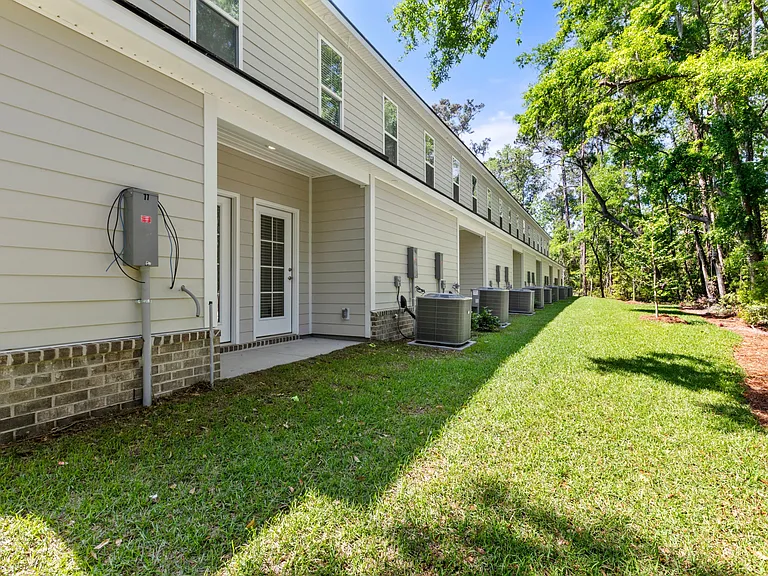 Bull River Bluff Apartments - Unit 7 — Photo 3