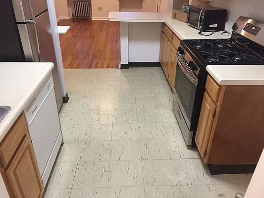 Rented by Metroline Realty | media 12