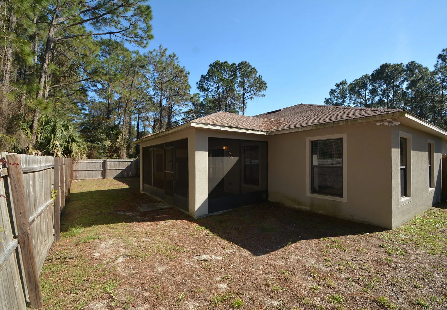4 bed, 2.5 bath, 2633 sqft, $2,100 — Photo 2