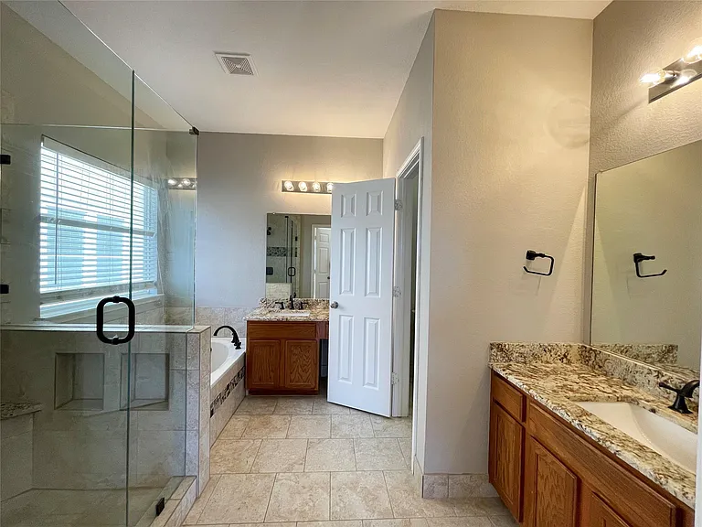 9787 Old Field Dr — Photo 21