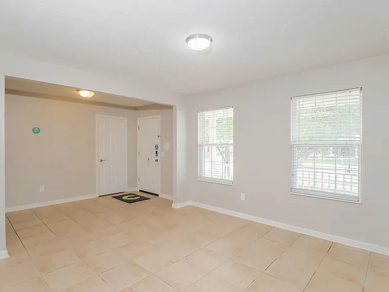 10812 Middlebrook Ln — Photo 6