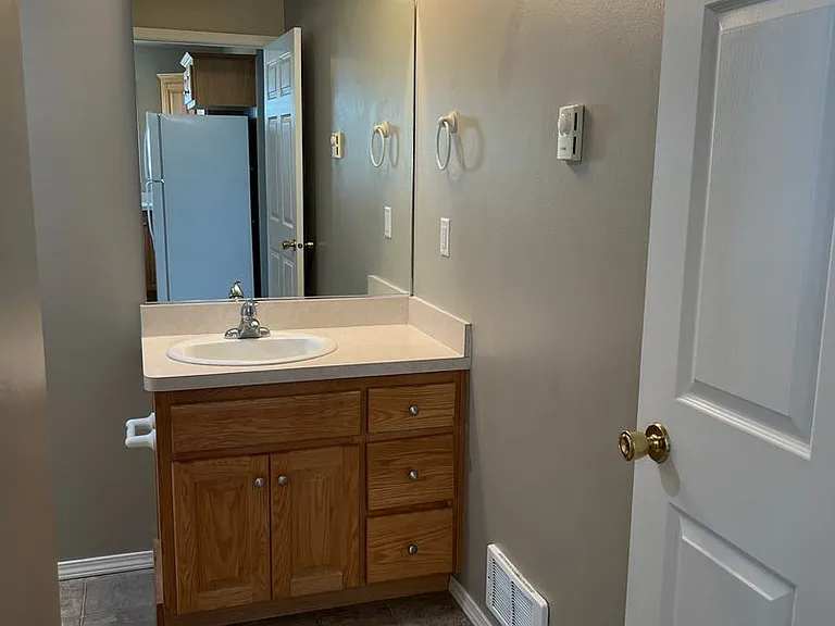 J944AC — Photo 8