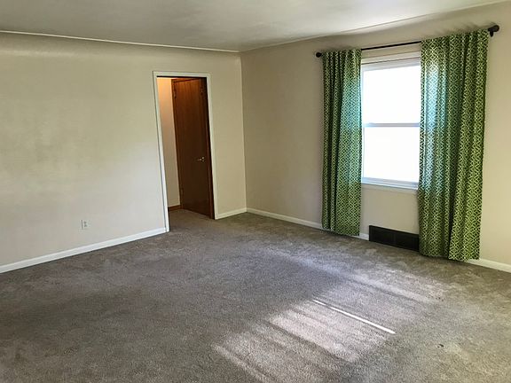 5th image of 3016 Sutton Ave