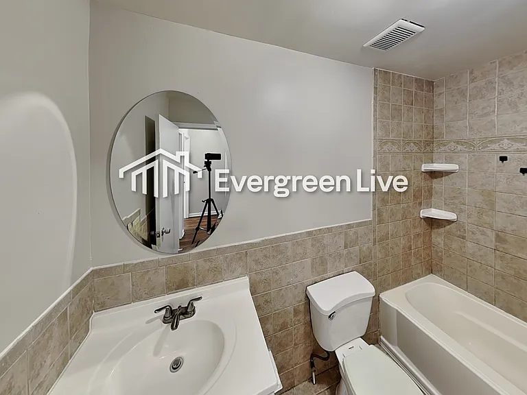 3260 Russell St — Photo 19