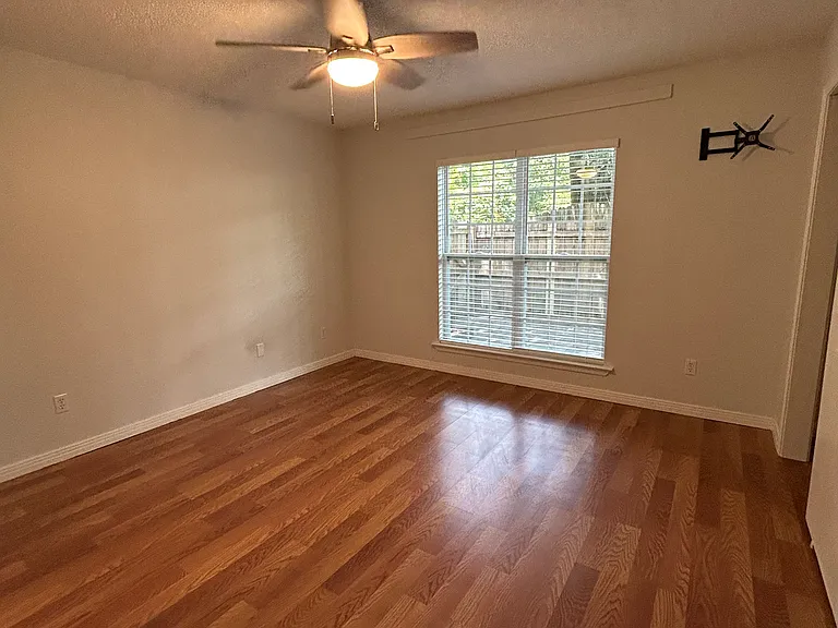 8101 Tippin Ave #J — Photo 13