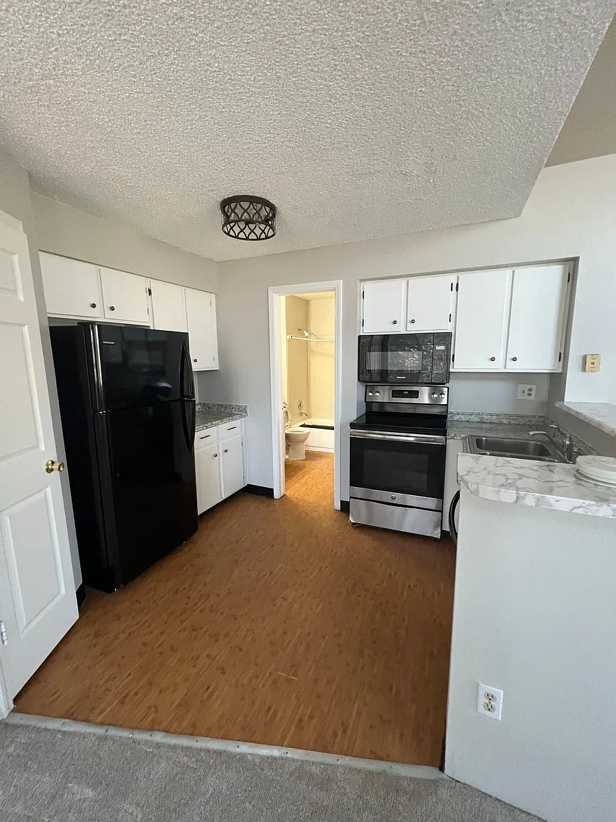 Building Photo - 888 S Reed Ct #F