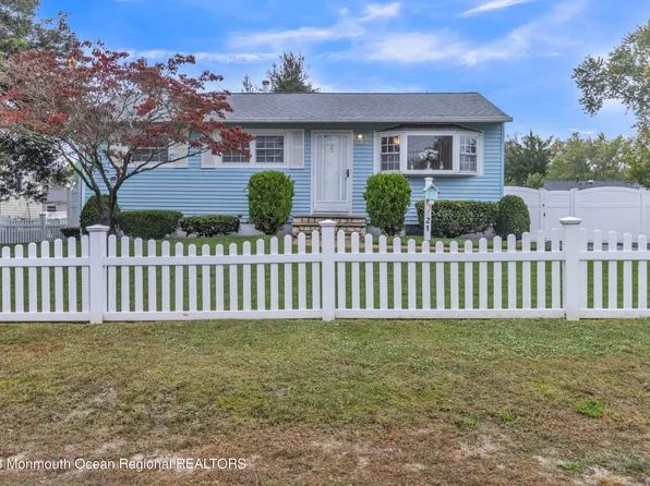 21 Colgate Drive, Toms River, NJ 08757