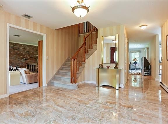 2nd image of 2 Leddy Ln