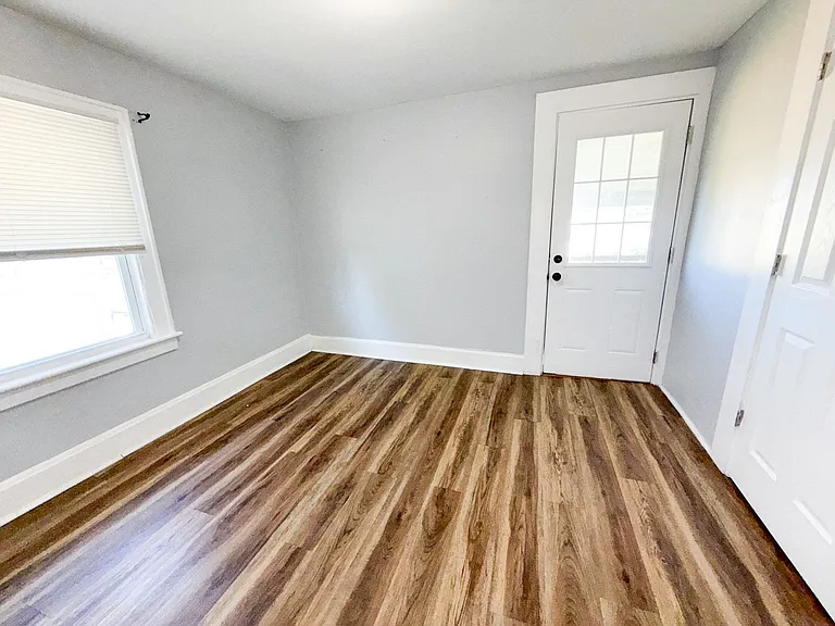 850 E Whittier St — Photo 17