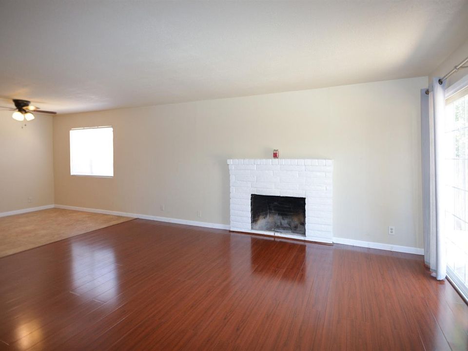 1st image of 735 Clinton Dr