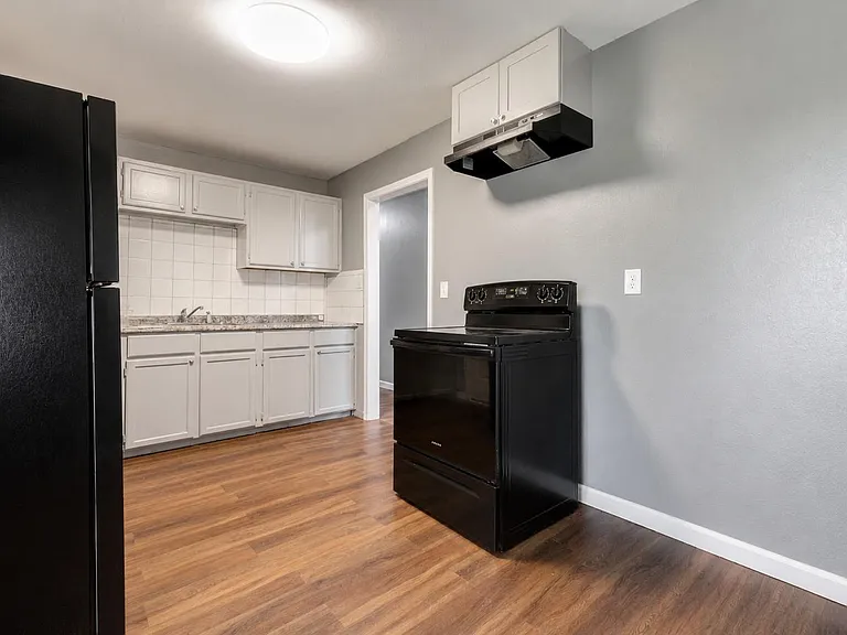 839 S Pine St — Photo 5