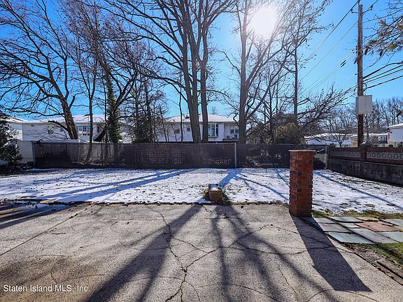 5th image of 75 Dawson Cir