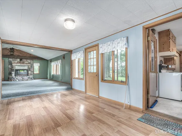 2871 River Rd, Hastings, MI 49058
