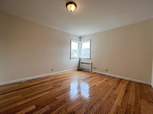 5th image of 15-33 Utopia Pkwy Floor 1